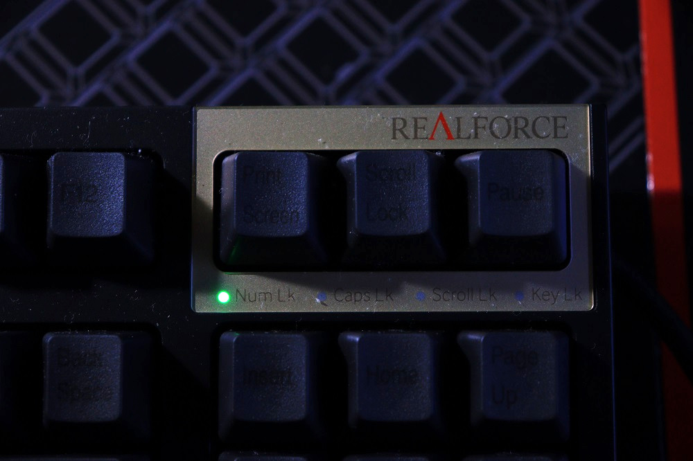 「REALFORCE TKL SA / R2TLSA-JP3-BK」の右上を撮影した写真