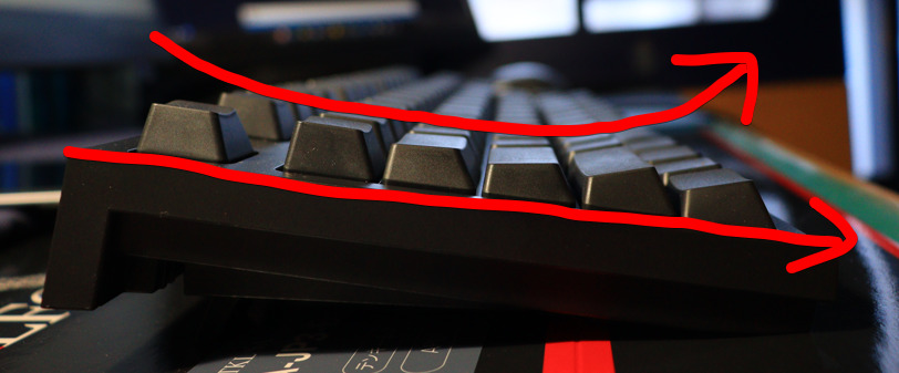 「REALFORCE TKL SA / R2TLSA-JP3-BK」のキーの窪みが分かる写真