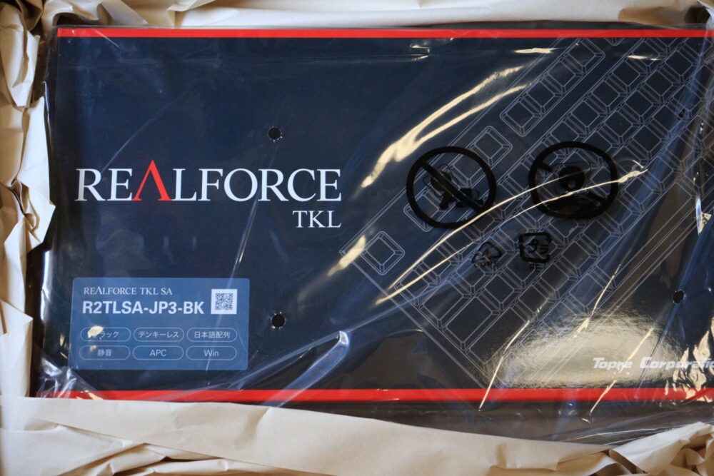 「REALFORCE TKL SA / R2TLSA-JP3-BK」の外箱を撮影した写真