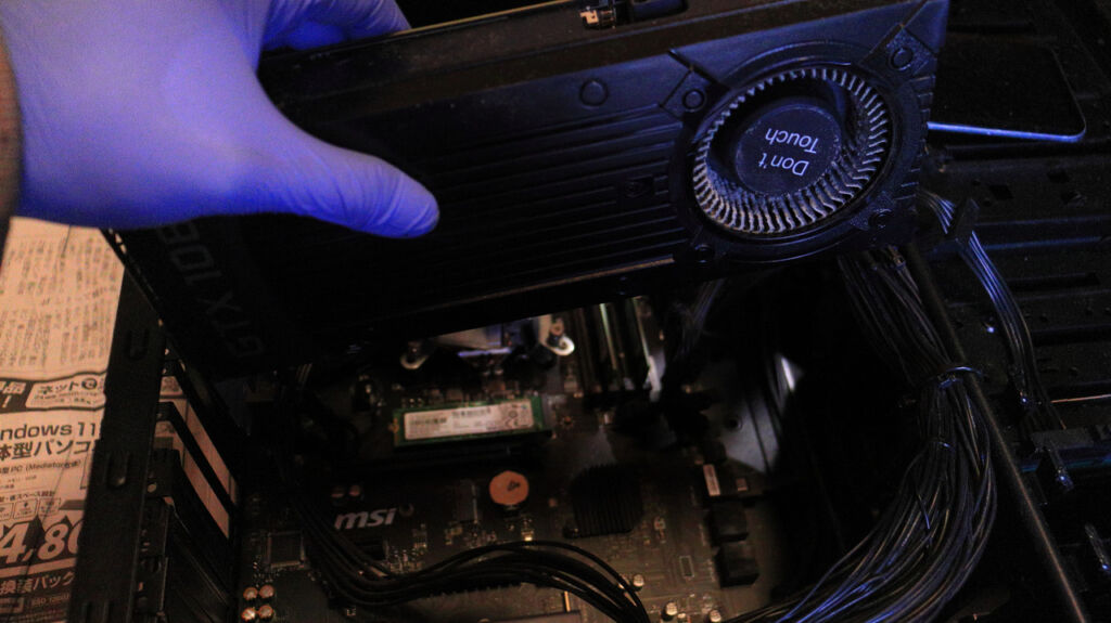 「NVIDIA GeForce GTX 1060 3GB」を「DAIV-DGZ530S2-M2SH2-VR8K」に取り付ける手順画像3