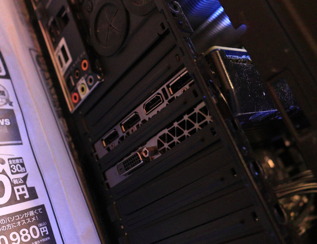 「NVIDIA GeForce GTX 1060 3GB」を「DAIV-DGZ530S2-M2SH2-VR8K」に取り付ける手順画像4