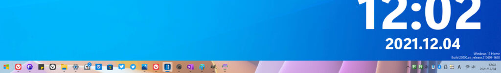 タスクバーの背景画像に、「Windows SE」の壁紙を適用した画像