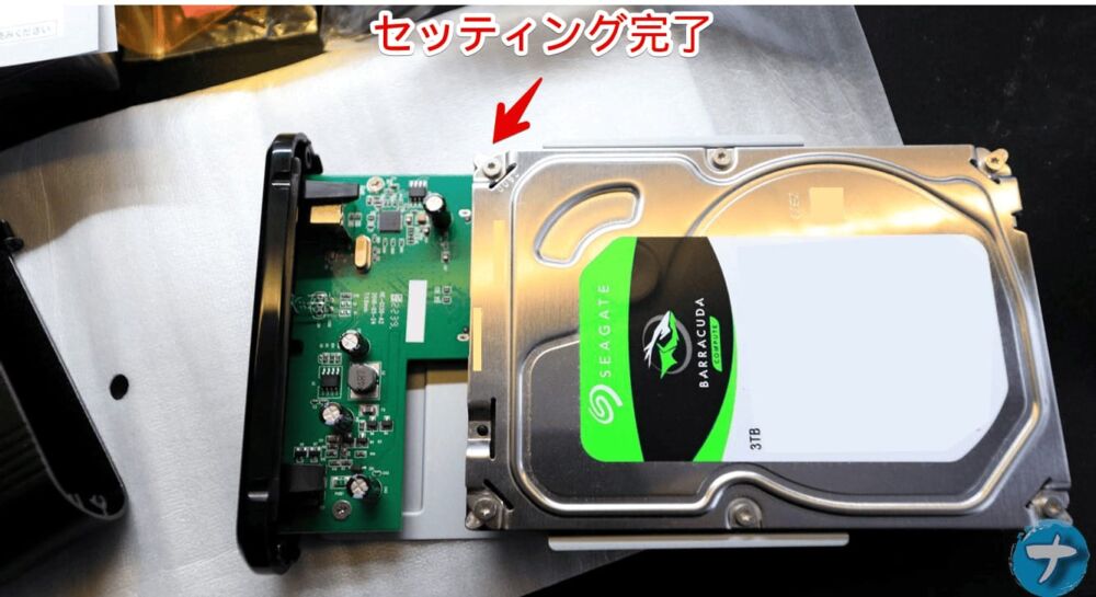 「ロジテック HDD ケース 3.5インチ（LHR-EKWU3BK）」に内部HDDを挿しこむ手順画像6