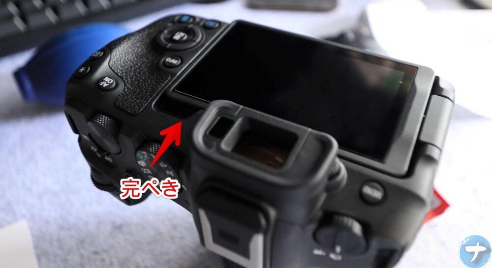 「ハクバ デジタルカメラ液晶保護フィルムIII」を「EOS R8」に装着する手順画像10