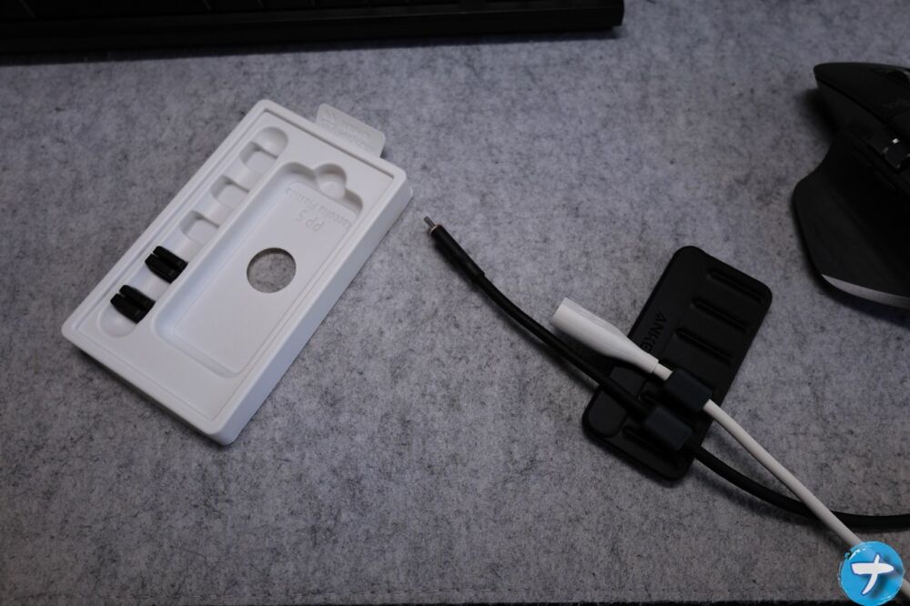 「Anker Magnetic Cable Holder」の写真