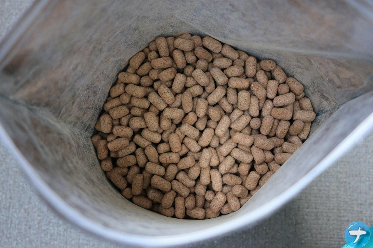 2025年7月に購入した「Hikari 超おおきなカメのエサ 600g」を開封した写真