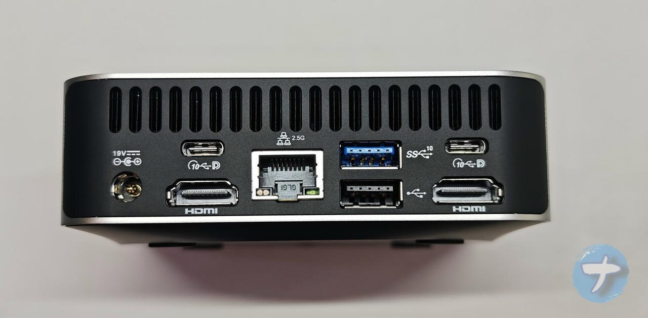 GEEKOM A5 Pro 2026の後ろ側面