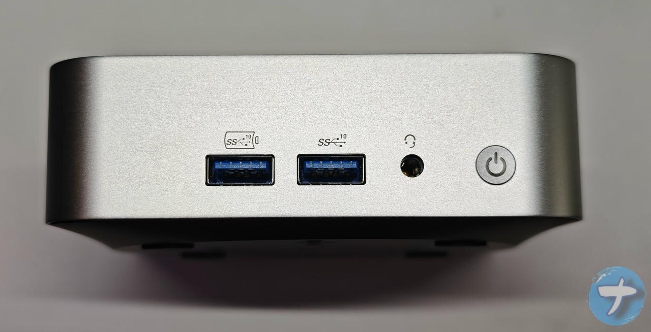 GEEKOM A5 Pro 2026の前側面