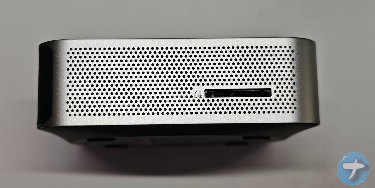 GEEKOM A5 Pro 2026の横側面